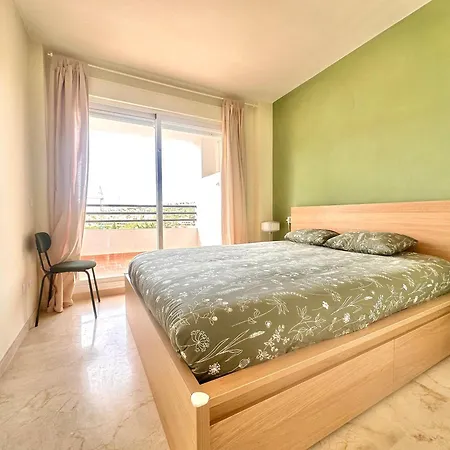 Hidalgos, Apartment
